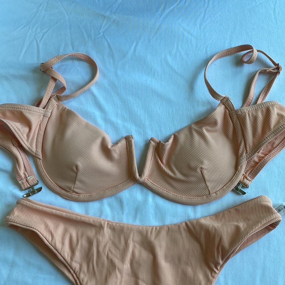 Pink bikini - Picture 2 of 3